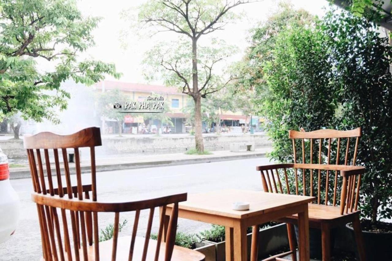 Oon Poshtel X Cafe Vandrarhem Chiang Mai Exteriör bild