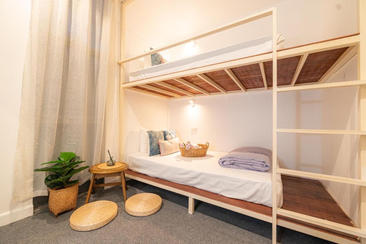 Oon Poshtel X Cafe Vandrarhem Chiang Mai Exteriör bild