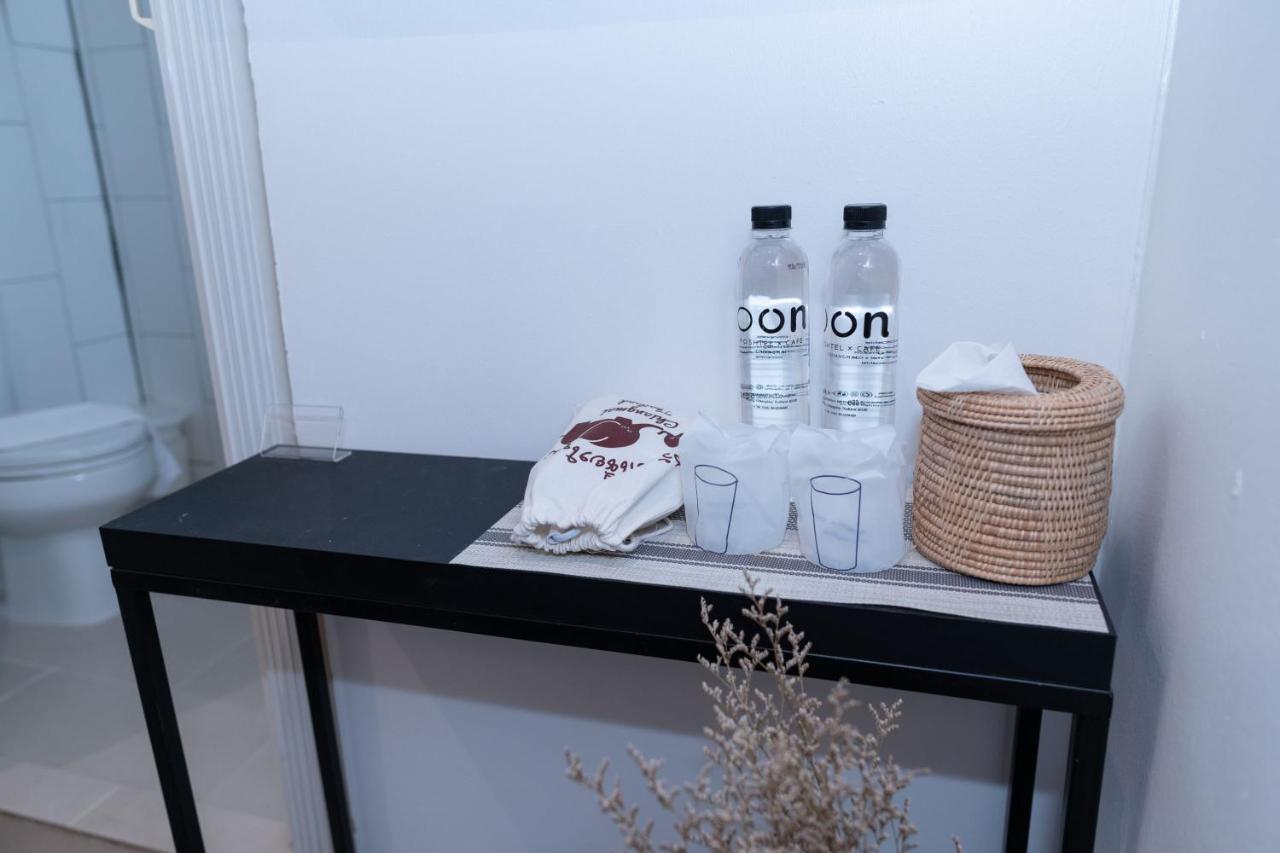 Oon Poshtel X Cafe Vandrarhem Chiang Mai Exteriör bild